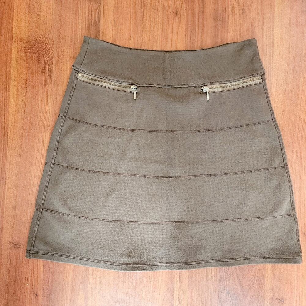 ATHLETA OLIVE GREEN ZIPPER POCKET SKIRT SIZE SMALL